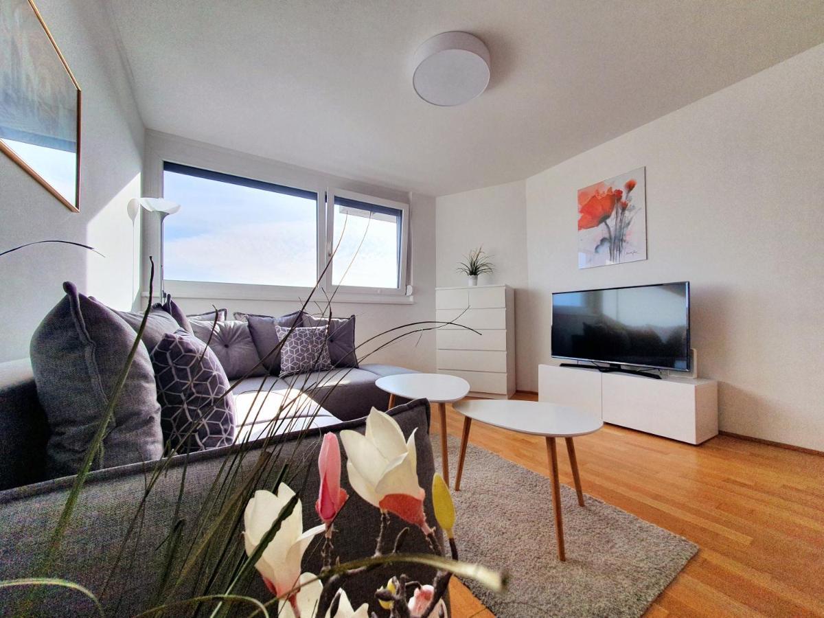 Apartment Near Lake Stylish & Fully Furnished *
