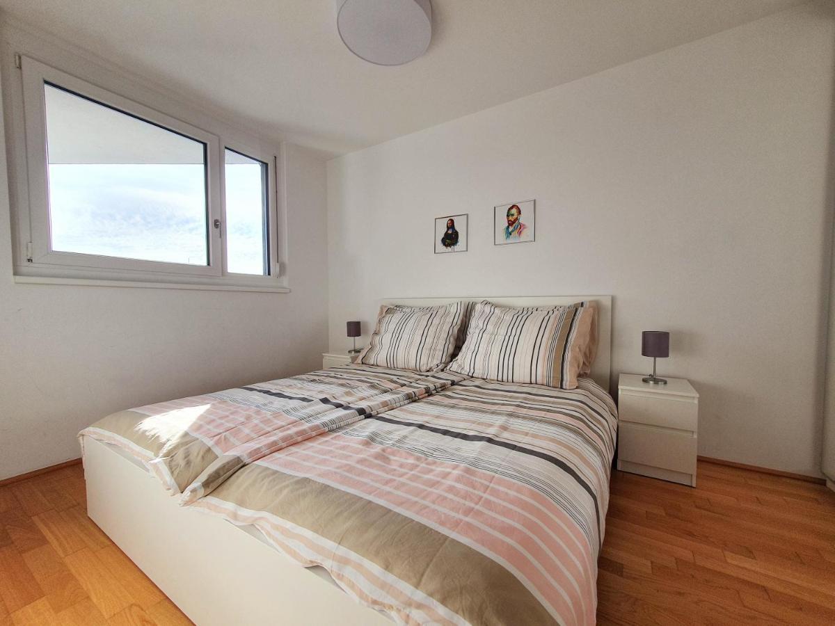 Apartment Near Lake Stylish & Fully Furnished *
