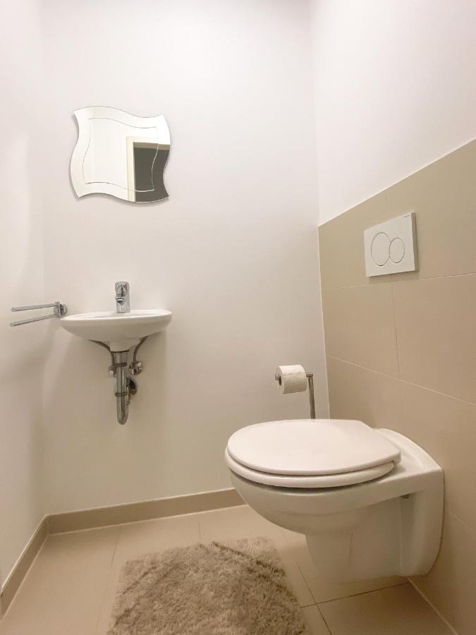 Near Lake Spacious & Furnished Beautiful Apartamento
