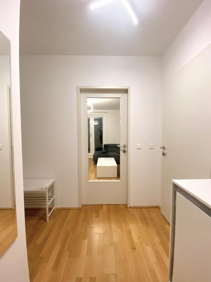 Near Lake Spacious & Furnished Beautiful * Viena