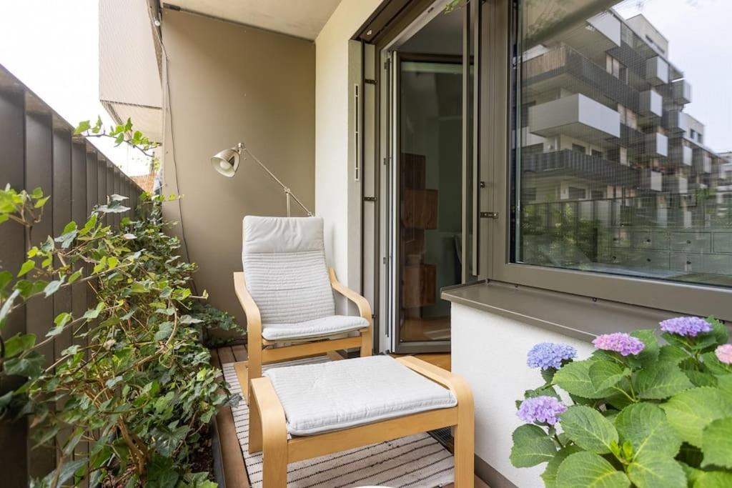 Dream - And Quiet With Ac And Free Parking Garage Apartment *
