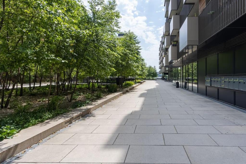 Apartment Dream - And Quiet With Ac And Free Parking Garage