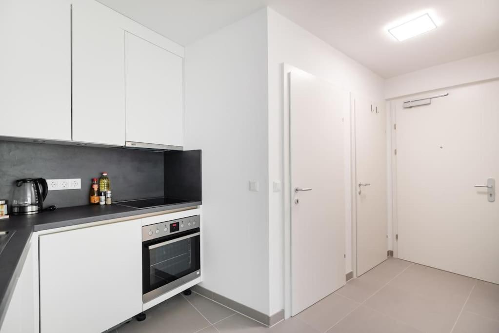 Gruene Und Zentrale Ruhelage Im Neubau Mit Balkon * Wien