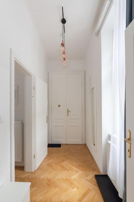 Altbau Traum Mit Klimaanlage Im Zentrum, Ruhelage Apartment Vienna