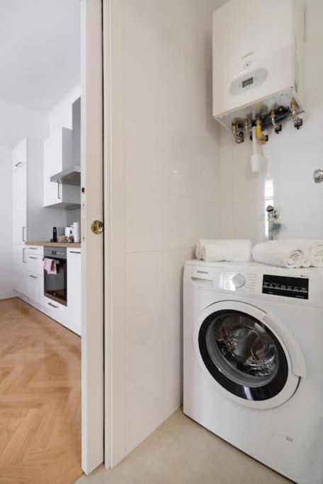 Altbau Traum Mit Klimaanlage Im Zentrum, Ruhelage Apartment