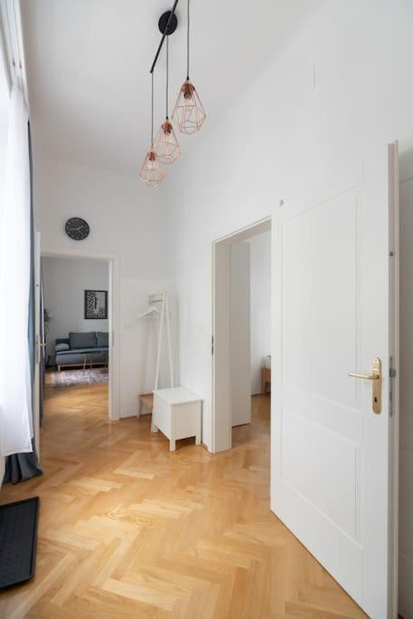 Altbau Traum Mit Klimaanlage Im Zentrum, Ruhelage Apartment