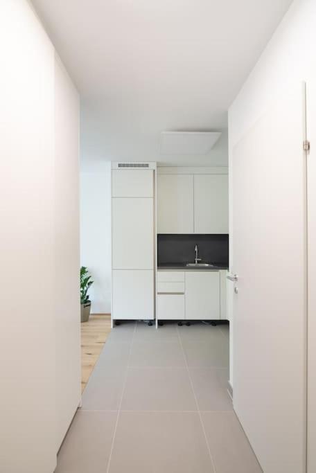 Gruene Und Zentrale Ruhelage Im Neubau Mit Balkon * Wien