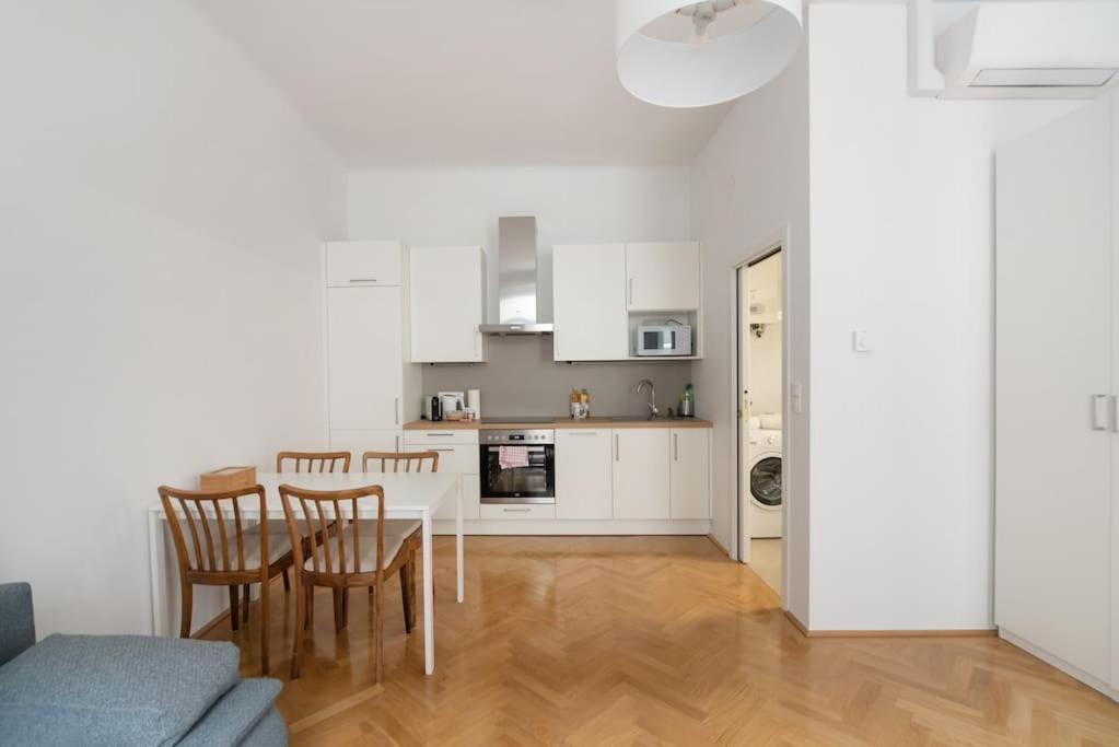 Altbau Traum Mit Klimaanlage Im Zentrum, Ruhelage Apartment
