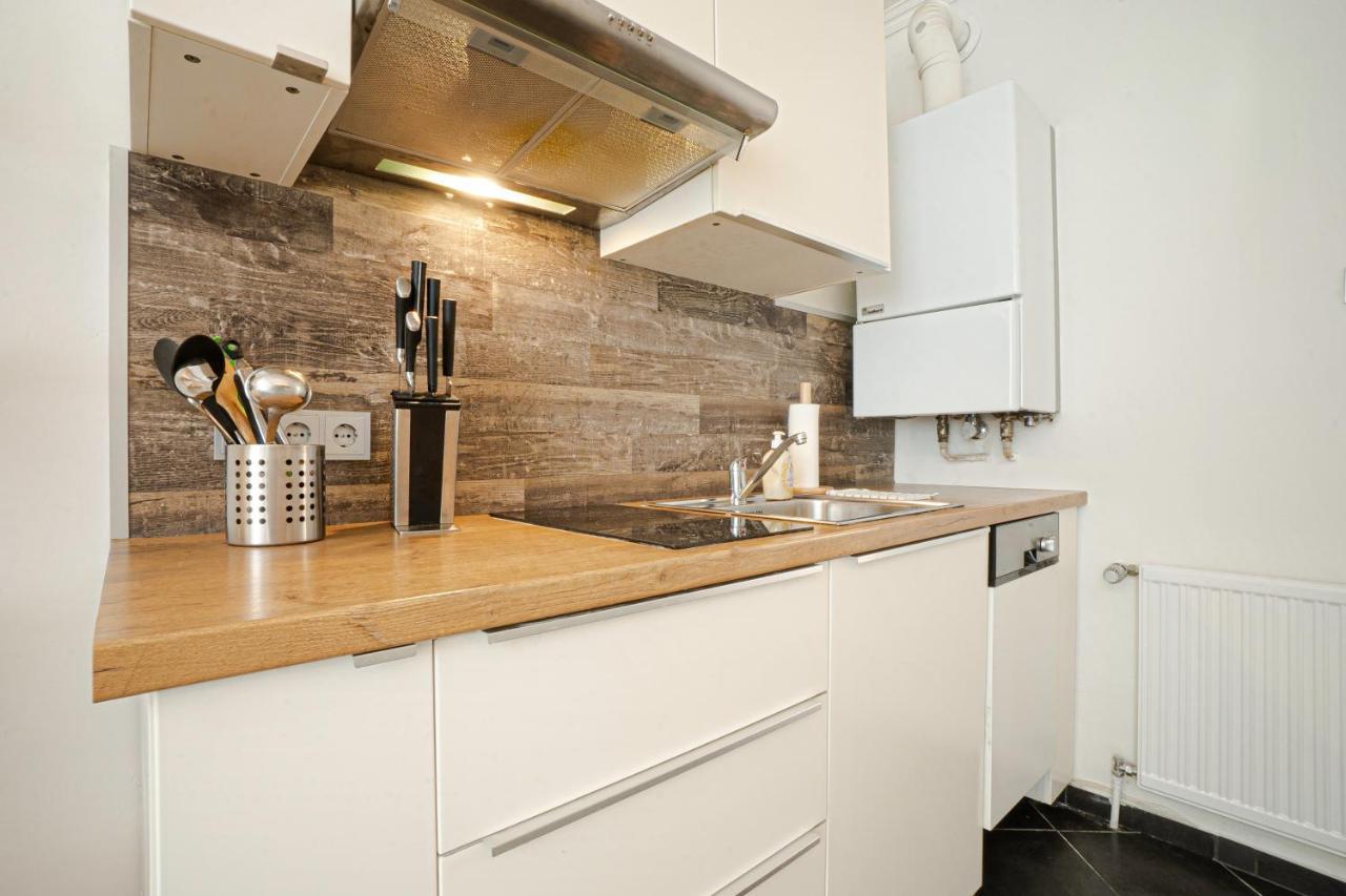 2-room On The First Floor With Designer Renovation. Exit To The Courtyard. 15 Minutes To Schloss Schoenbrunn Apartment