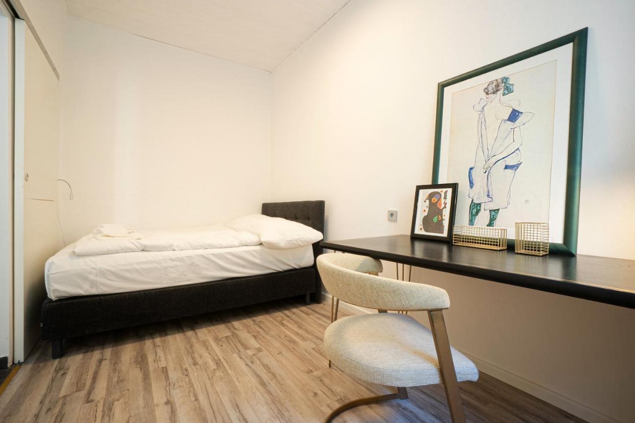 2-room On The First Floor With Designer Renovation. Exit To The Courtyard. 15 Minutes To Schloss Schoenbrunn