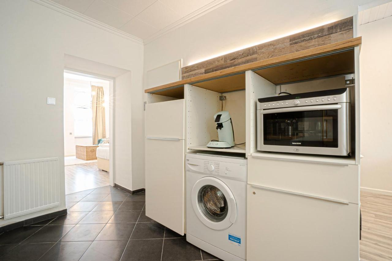 2-room On The First Floor With Designer Renovation. Exit To The Courtyard. 15 Minutes To Schloss Schoenbrunn Apartment