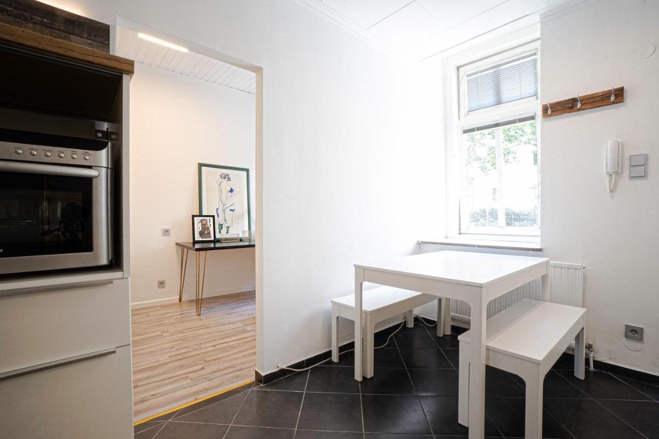 2-room On The First Floor With Designer Renovation. Exit To The Courtyard. 15 Minutes To Schloss Schoenbrunn *