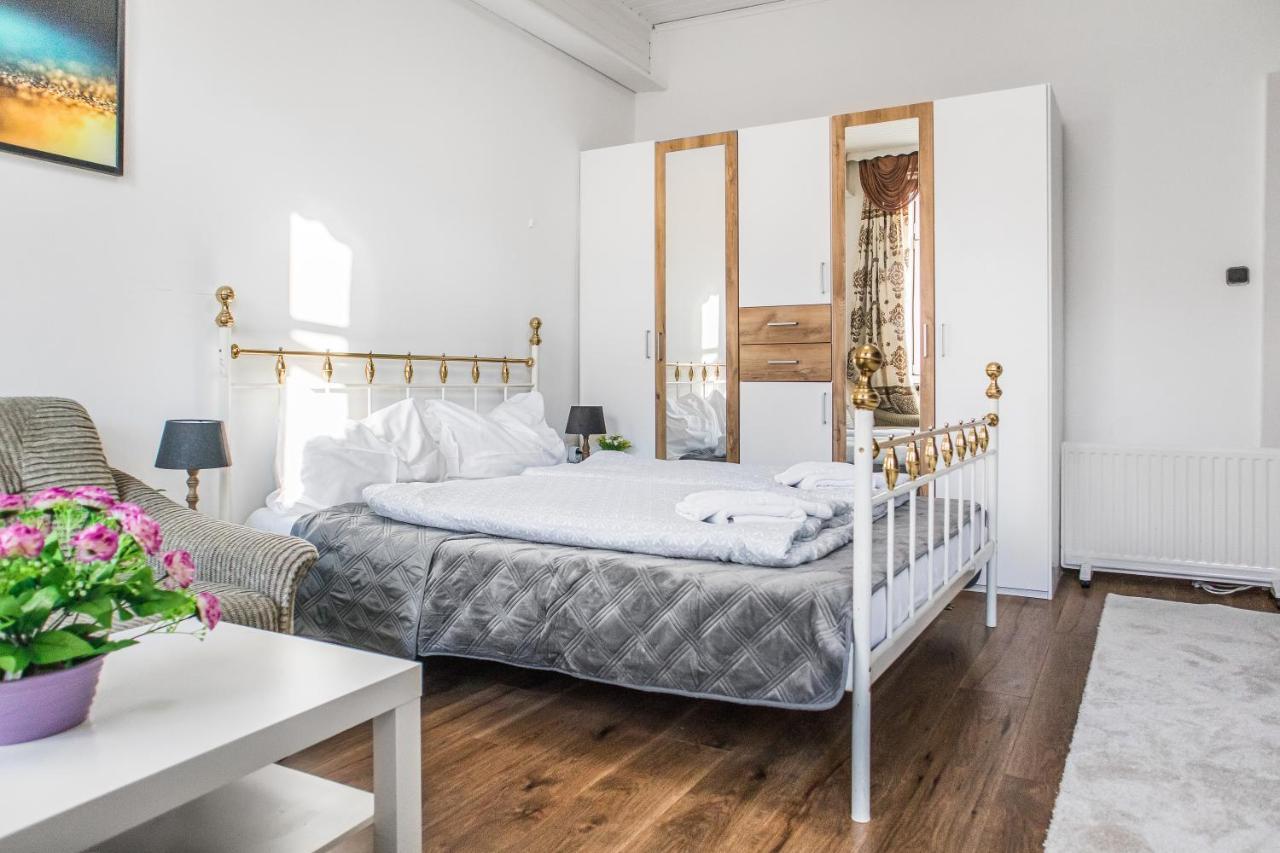 Adorable 2br Apt. Near Millenium Tower And Danube Apartment *