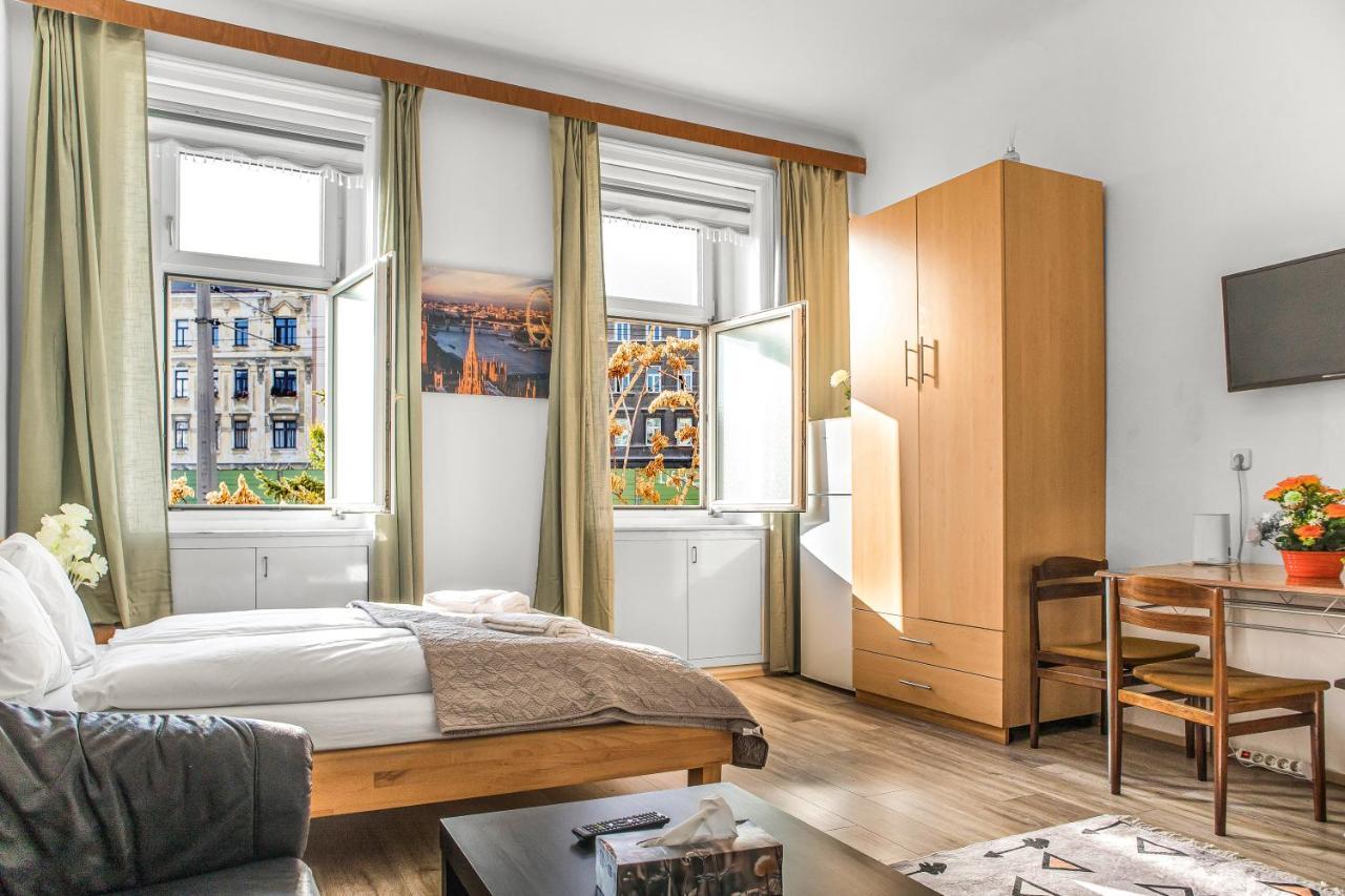 Apartment Cozy 1br Apt. Near Millenium Tower & Danube River *