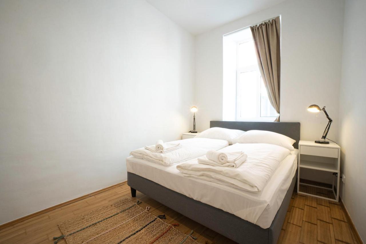 Chic Newly-renovated Steps From Subway In Vienna's Hernals District *
