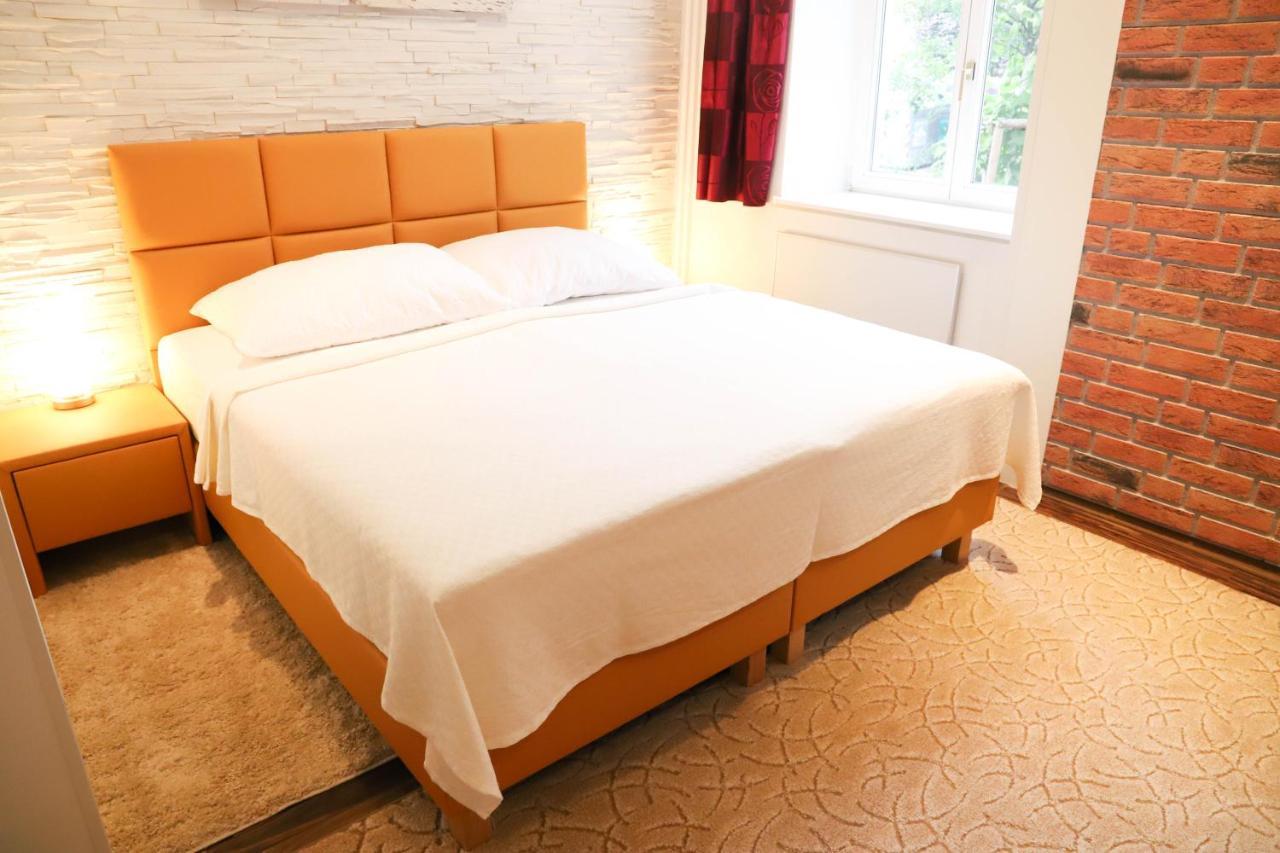 Hostel «go West» Guest *