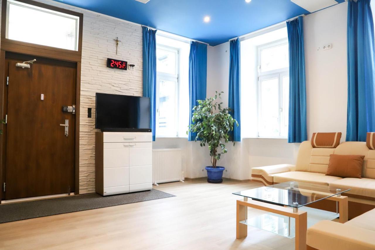 Hostel «go West» Guest *