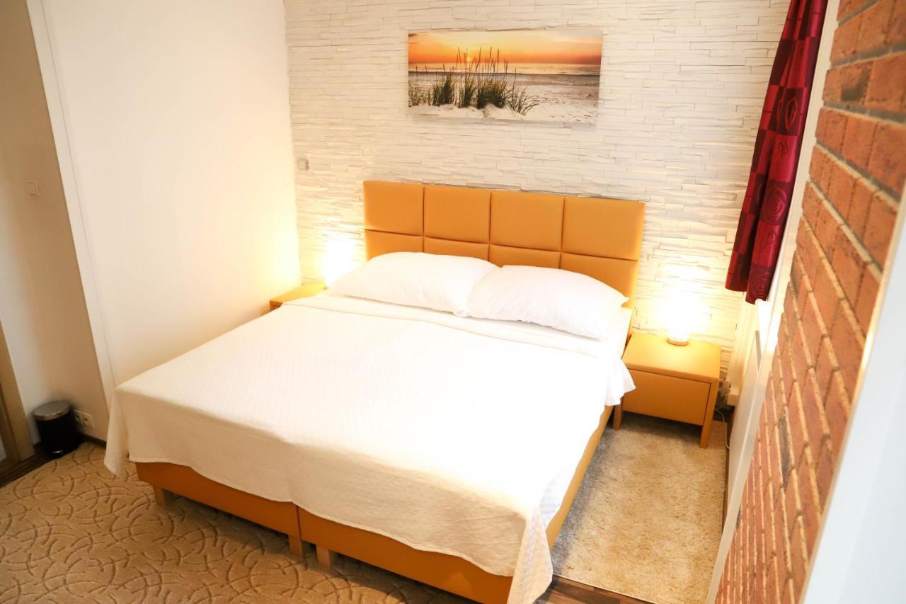 «go West» Guest *