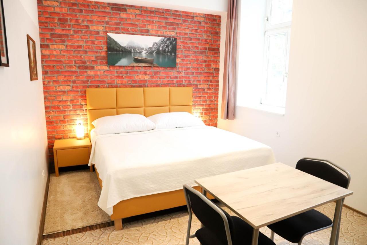 «go West» Guest Hostel *