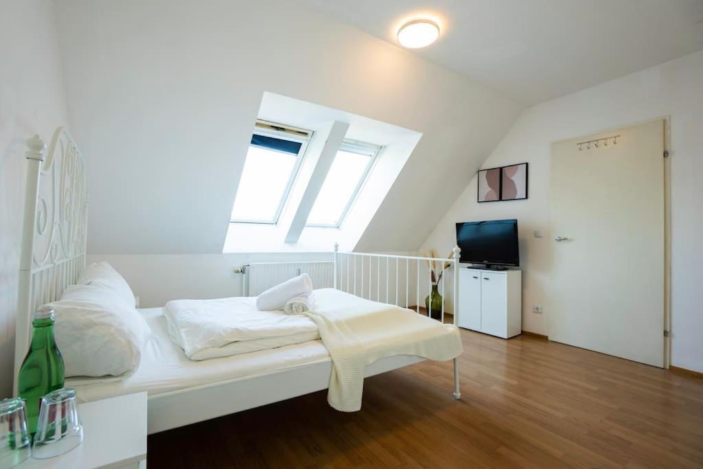 Stylish 2 Floor Penthouse • 15 Min To Center Apartment Wien