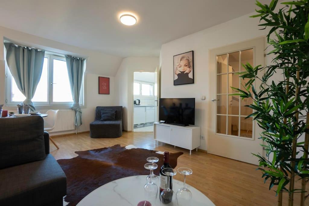 Apartment Stylish 2 Floor Penthouse • 15 Min To Center