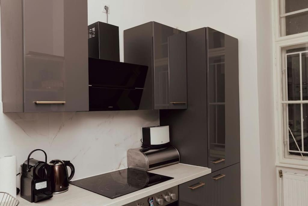 Apartment Modern Stylish Comfortable 2 Bedroom *