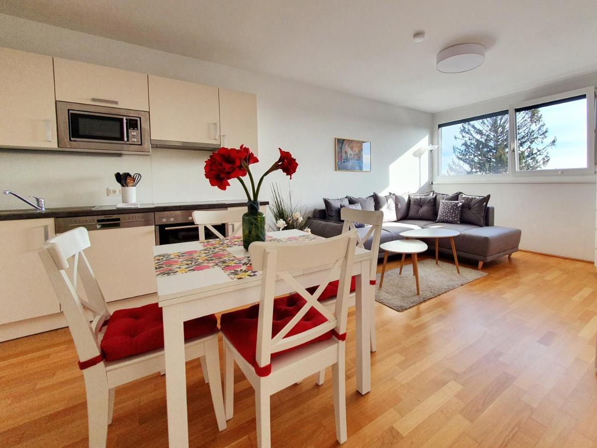 Near Lake Stylish & Fully Furnished *