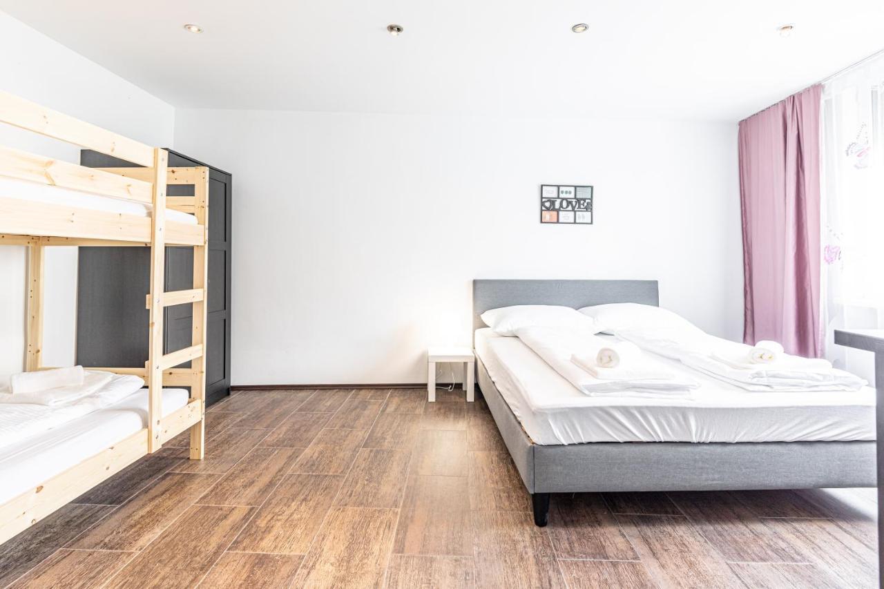 Elegance By Jr City * Viena