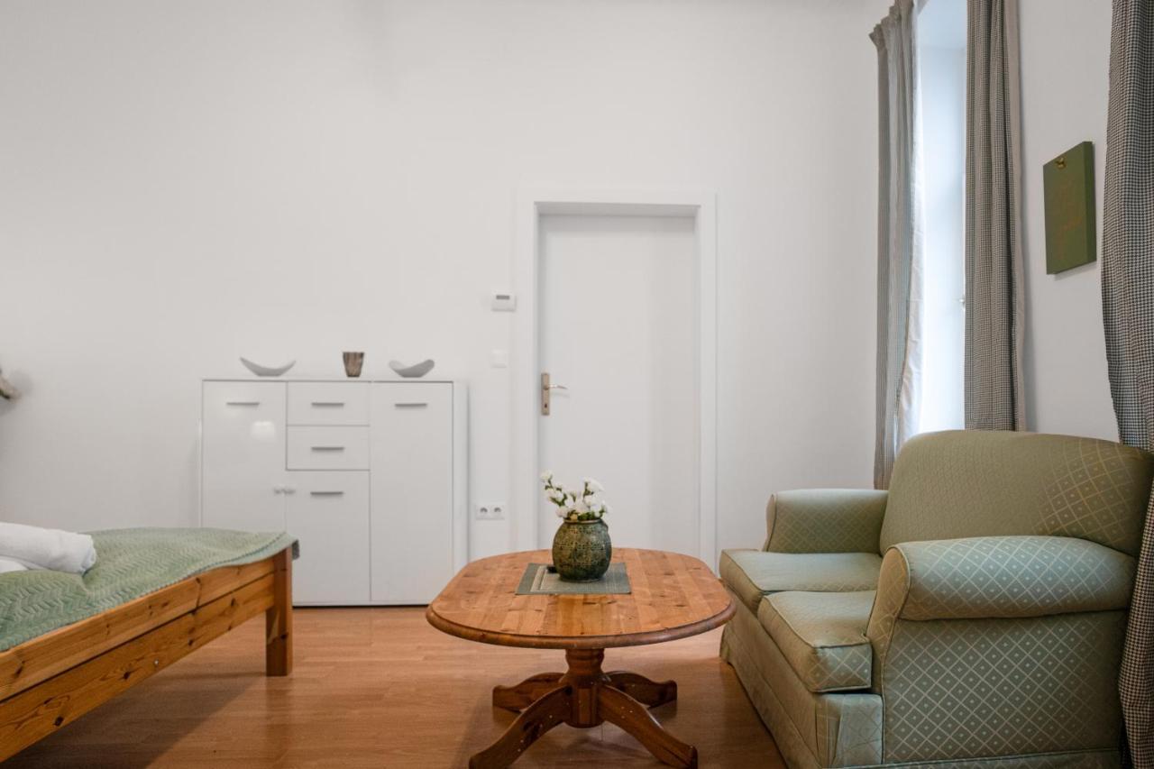 Elegant 2br - Near Bahnhof Meidling Apartment Vienna