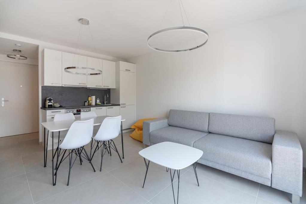Neu Und Hell In Zentraler Ruhelage Mit Parkplatz Apartment