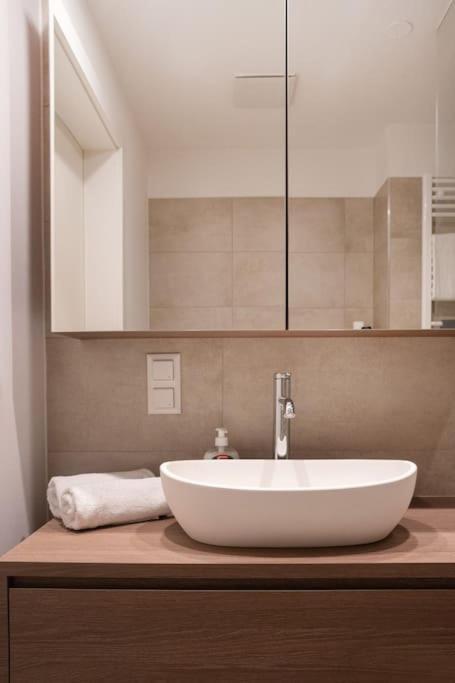 Neu Und Hell In Zentraler Ruhelage Mit Parkplatz Apartment *