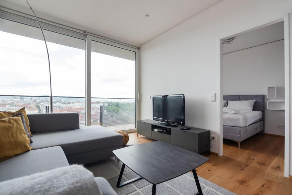 Hoch Hinaus, Neu Und Stilvoll Mit Pool Am Dach Wien