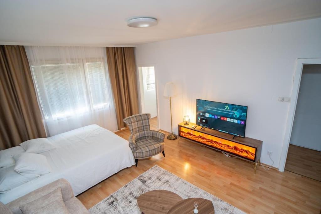 Next To Center Cozy Apartment *