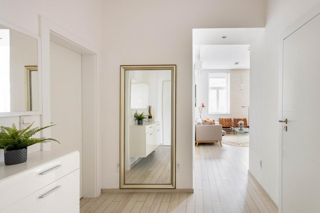 Josef Apartment *