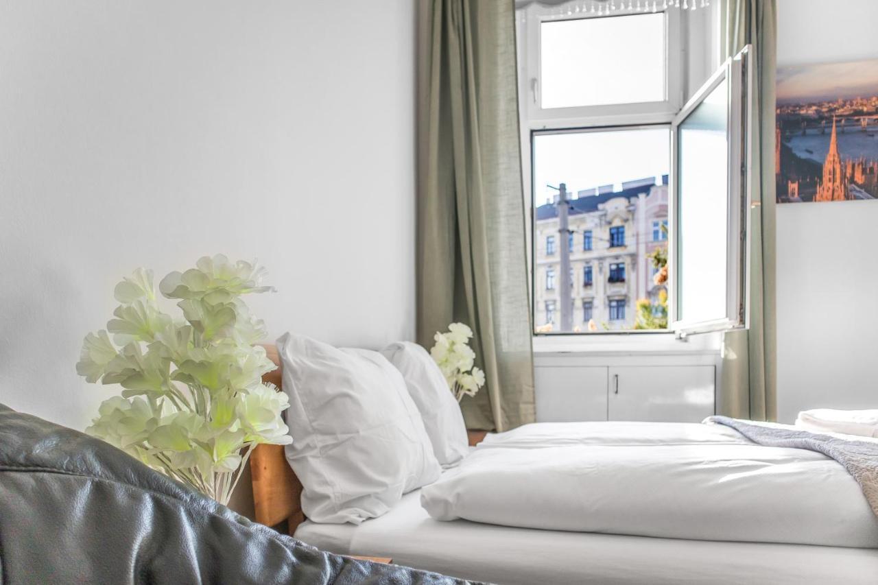 Cozy 1br Apt. Near Millenium Tower & Danube River Apartment *