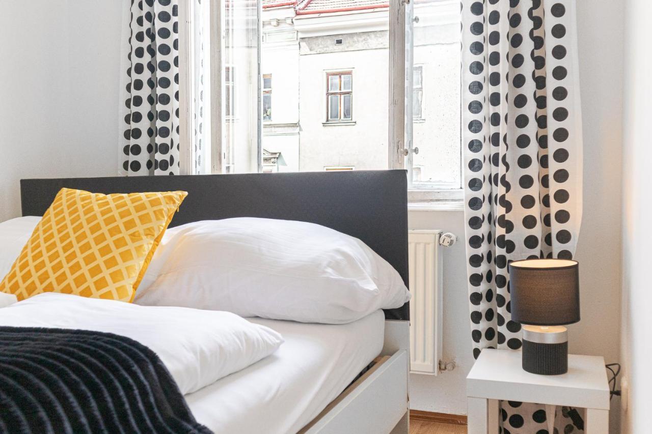 Apartment Typical 2br Viennese Wiener Stadthalle