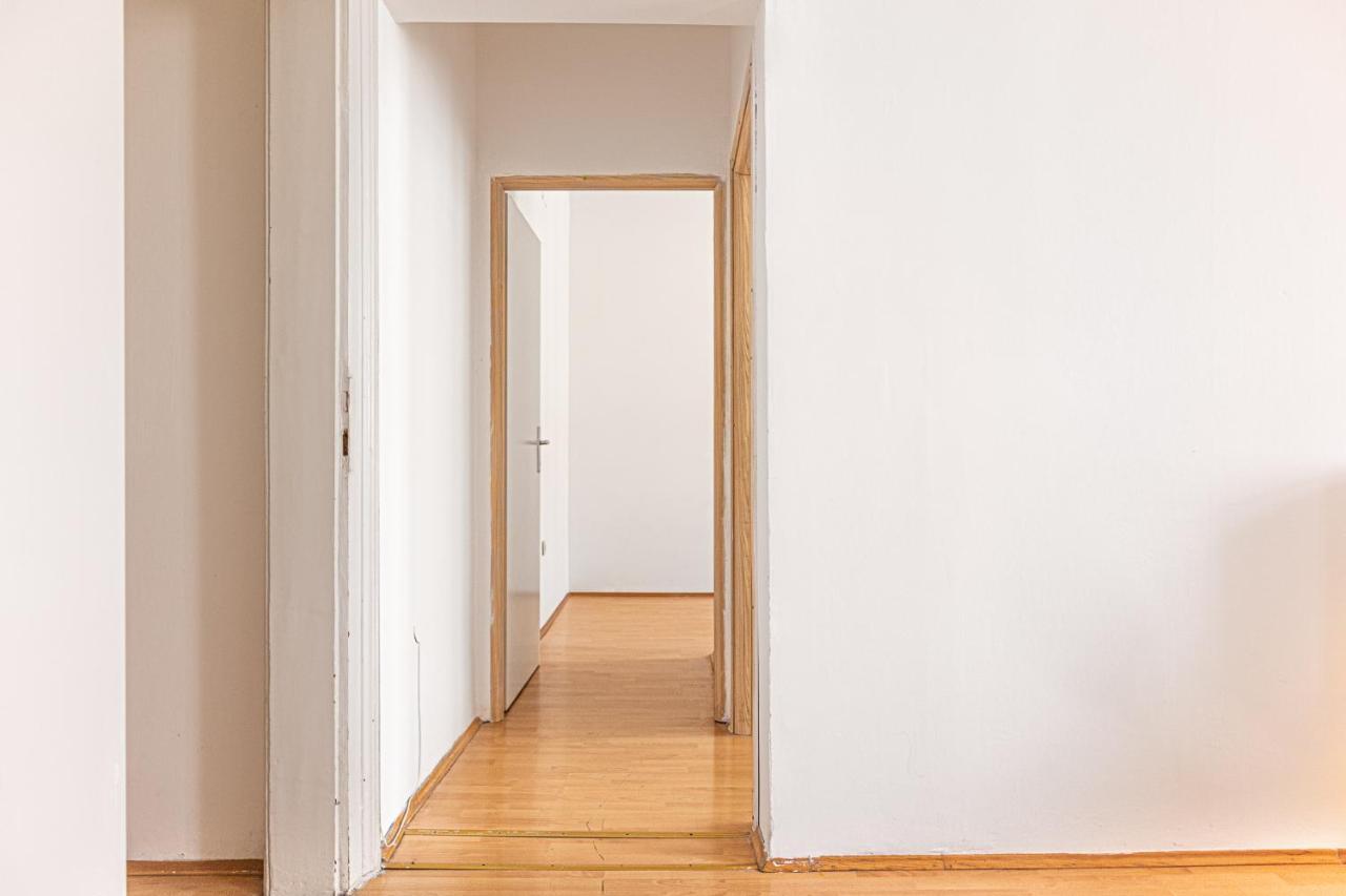 Apartment Typical 2br Viennese Wiener Stadthalle