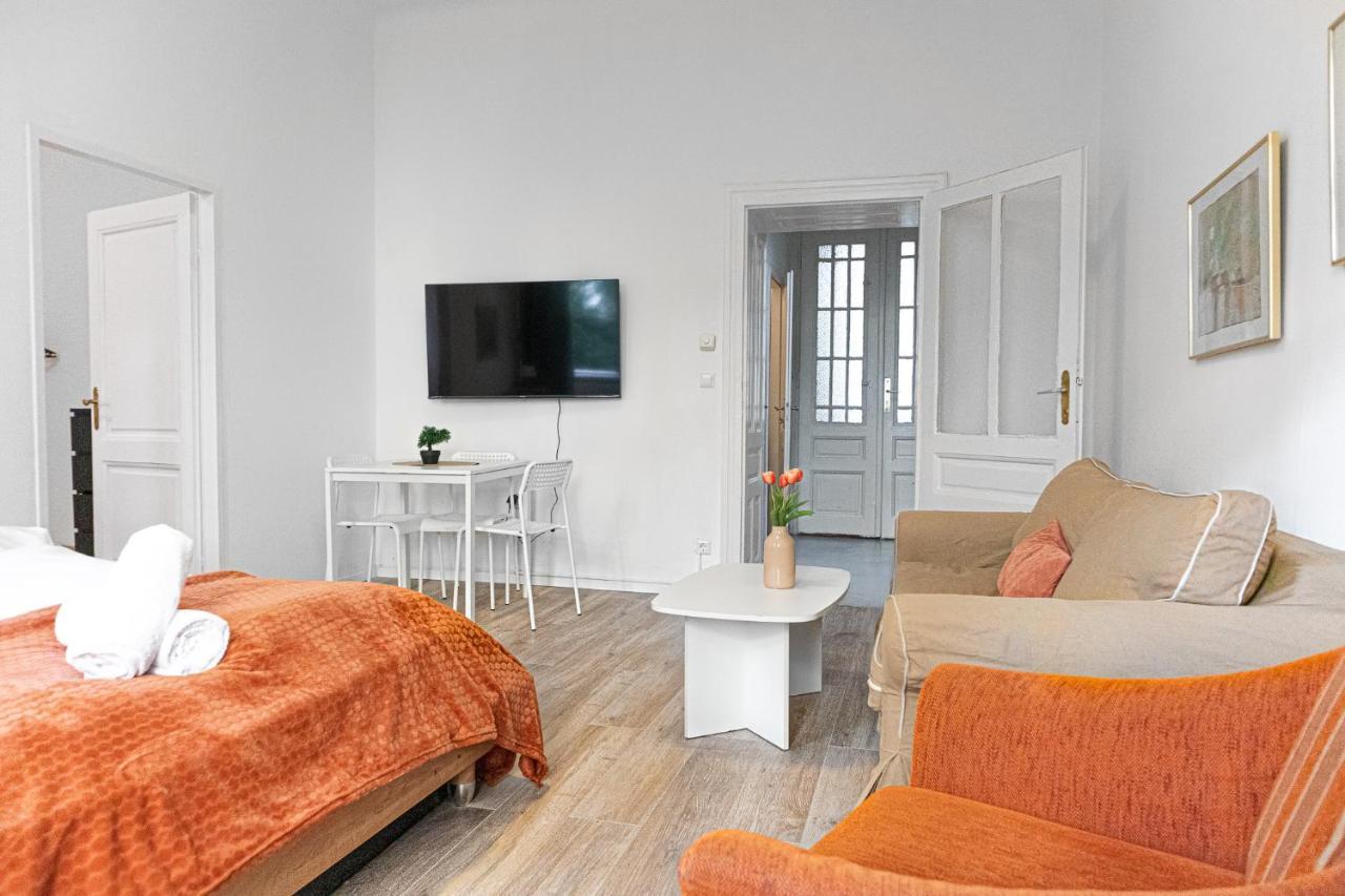 Gorgeous 2br Apt. Located And Spacious *