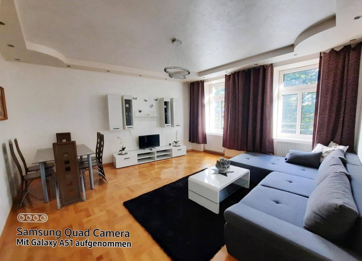 Lux Prestige * Viena