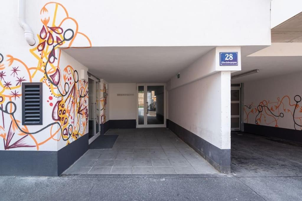 Neu Und Hell In Zentraler Ruhelage Mit Parkplatz * Vienna