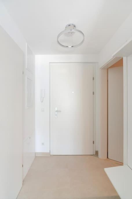 Neu Und Hell In Zentraler Ruhelage Mit Parkplatz Apartment