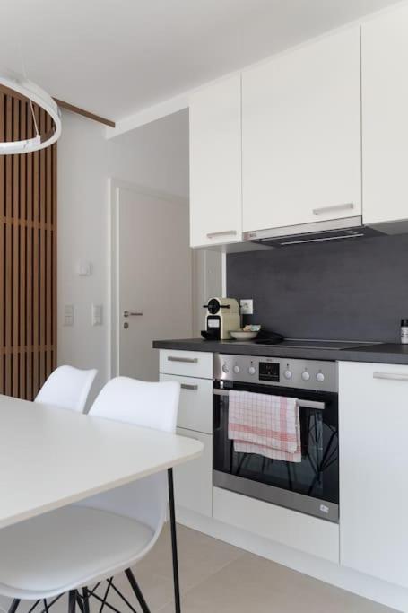 Apartment Neu Und Hell In Zentraler Ruhelage Mit Parkplatz