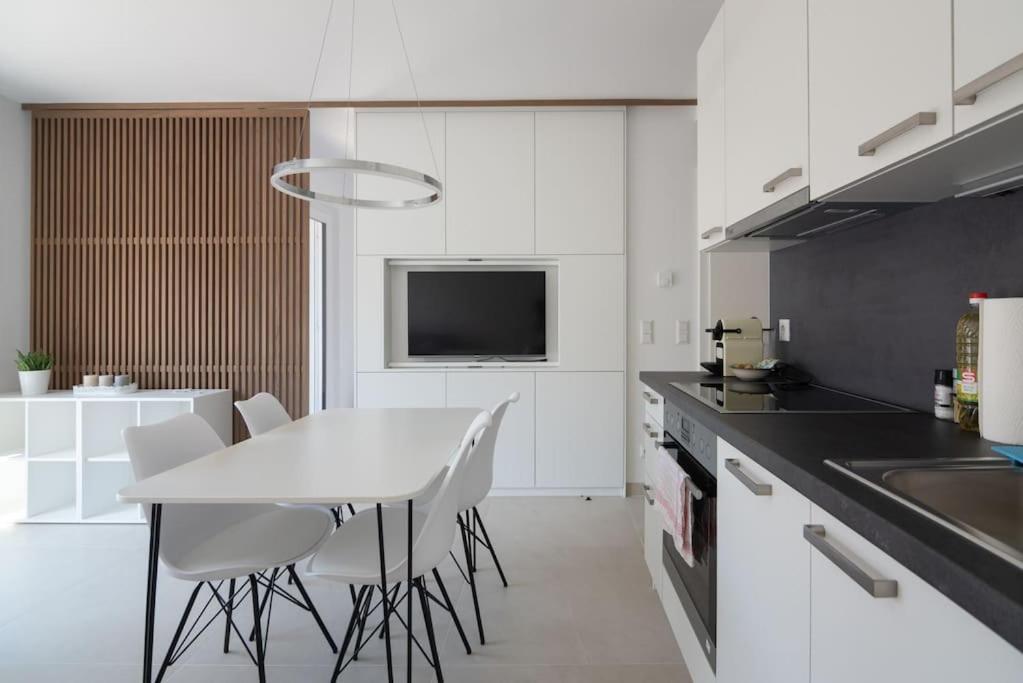 Neu Und Hell In Zentraler Ruhelage Mit Parkplatz Apartment