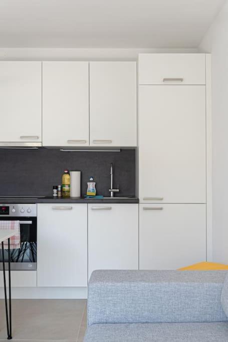 Neu Und Hell In Zentraler Ruhelage Mit Parkplatz Apartment