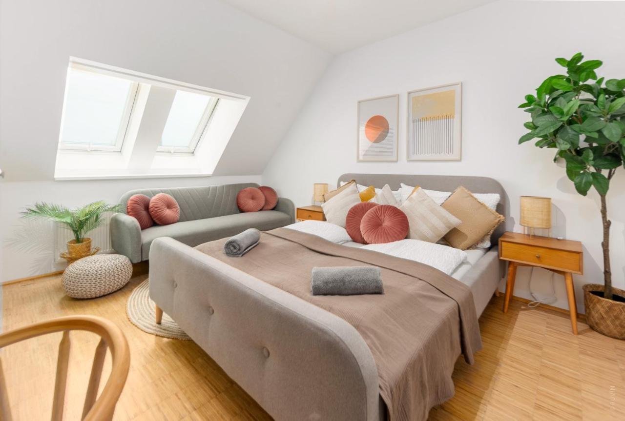 Penthouse, 3 Separate Bedrooms, 2 Min To U6 Nussdorfer Strasse * Vienna