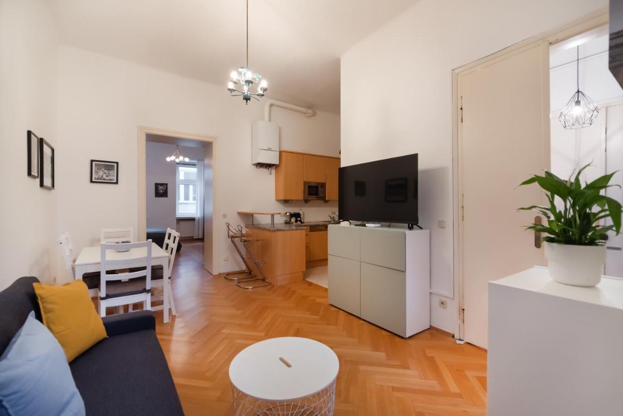 Zentrale Ruhelage Im Typischen Wiener Altbau Wien