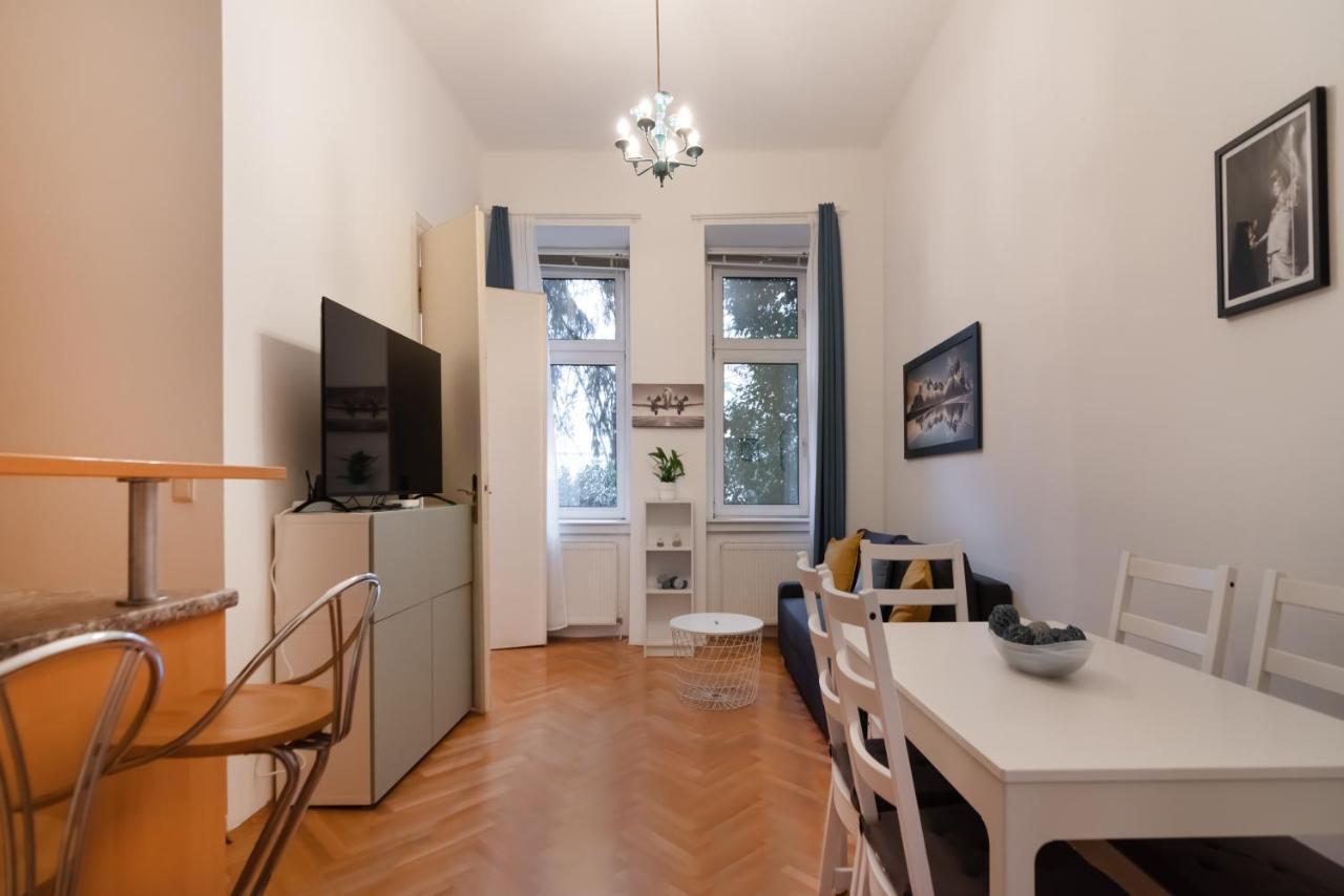 Apartment Zentrale Ruhelage Im Typischen Wiener Altbau *