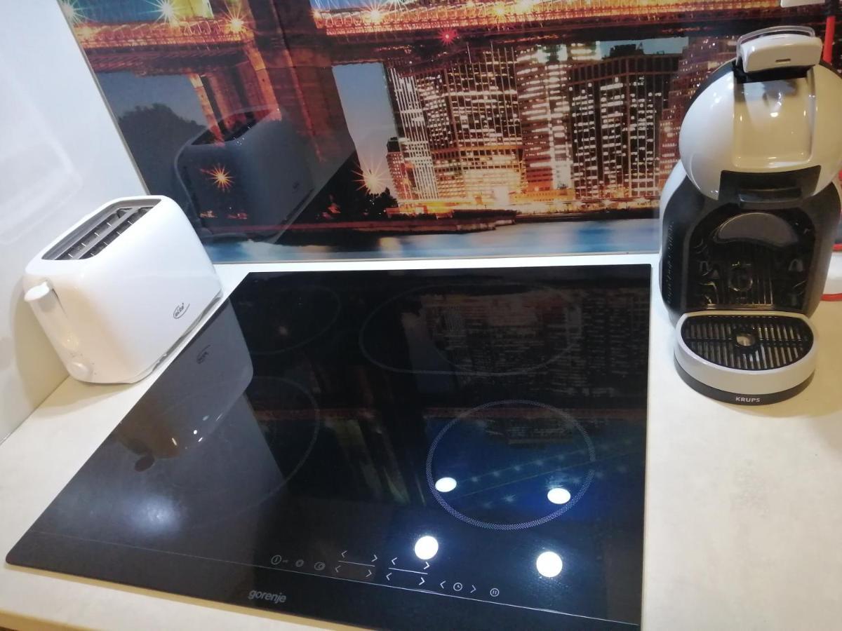 Tesla Apartment *