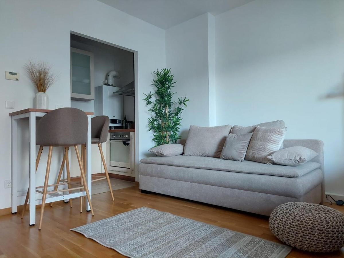 Appartamento Balcony Apartment, 5 Min Walk To First District *