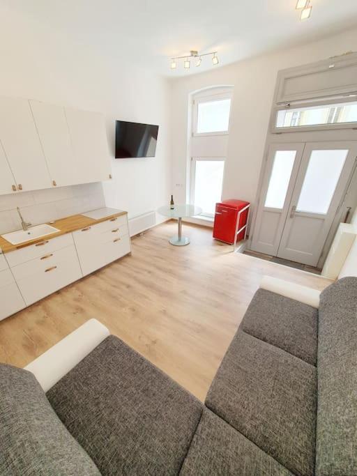 Urbanes In Apartment *